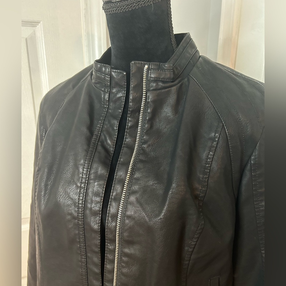 BACCINI Women’s Black Leather Jacket - Picture 3 of 9